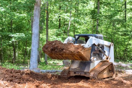 Im Rahmen der Vorbereitung für die Baumaßnahme ist geplant, die Nutzung des Traktors auf dem Gelände zu integrieren