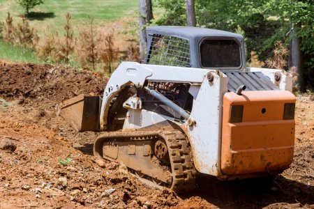 Territoire alloué pour les travaux d'amélioration de la construction sera utilisé tracteur en exploitation sur place