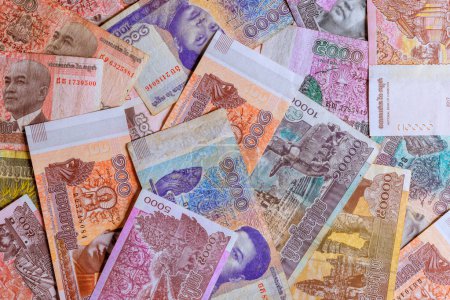 Banknoten verschiedener Stückelungen kambodschanischer Nationalwährung, Riels
