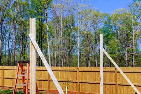 Dans le domaine de la construction nouvelle maison, poutres cadre maison en bois sont encore inachevés