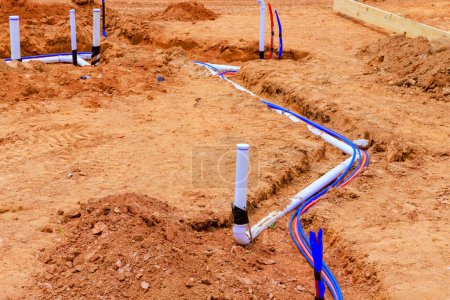 Neues Zuhause, unterirdische Wasserleitungen Sanitärrohre müssen verlegt werden, bevor Betonfundament gegossen wird