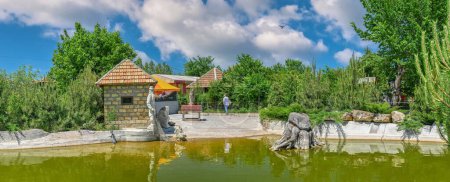 Téléchargez les photos : Odessa, Ukraine 06.06.2023. Public Eco park Nouveau Vasyuki à Odessa, Ukraine, par une journée d'été ensoleillée - en image libre de droit