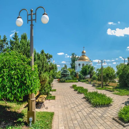 Téléchargez les photos : Dobroslav, Ukraine 06.17.2023. Allée de la mémoire à Dobroslav, région d'Odessa, Ukraine, par une journée d'été ensoleillée - en image libre de droit