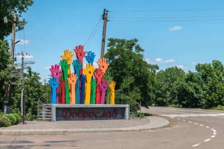 Téléchargez les photos : Dobroslav, Ukraine 06.17.2023. Sculpture Dobroslav à Dobroslav, région d'Odessa, Ukraine, par une journée d'été ensoleillée - en image libre de droit