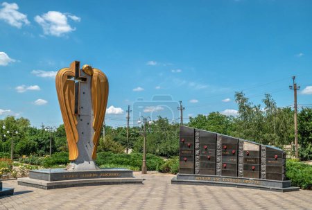 Téléchargez les photos : Dobroslav, Ukraine 06.17.2023. Mémorial aux victimes de l'Holodomor à Dobroslav, région d'Odessa, Ukraine, par une journée ensoleillée d'été - en image libre de droit