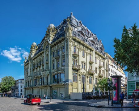 Foto de Odessa, Ucrania 09.07.2023. Edificio histórico del Hotel Bolshaya Moskovskaya en la calle Deribasovskaya en Odessa, Ucrania, en un soleado día de verano - Imagen libre de derechos