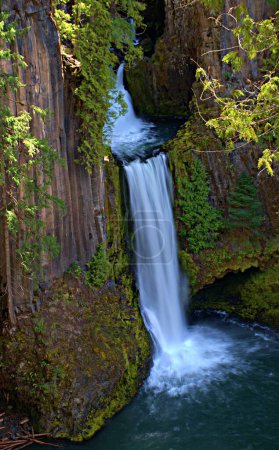 Foto de Toketee Falls 3, Idleyld Park, Oregon - Imagen libre de derechos