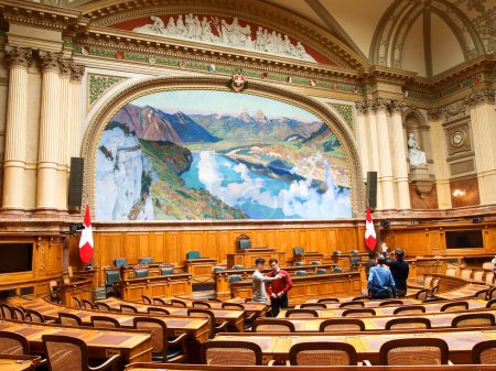 Téléchargez les photos : Bern, Switzerland: Dome of the Federal Palace of the Swiss Confederation - en image libre de droit
