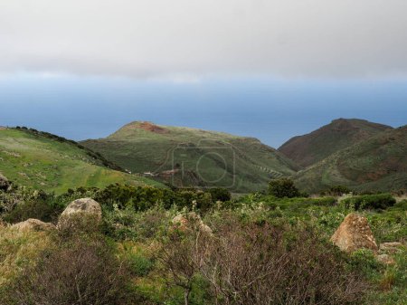 Teneriffa, Spanien: Hügeliges Panorama des Inselinneren in der Region Teno Alta.