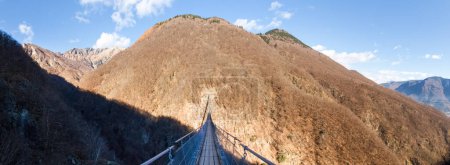 Sementina, Schweiz: Hängebrücke über das Tal