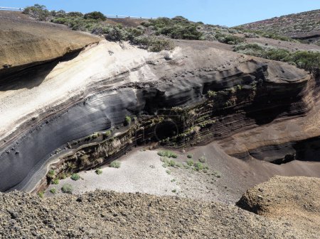 Foto de Tenerife, España: Parque Nacional del Teide, particular formación de lava con líneas claras y oscuras - Imagen libre de derechos