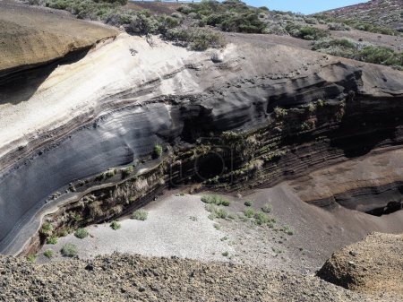 Teneriffa, Spanien: Teide-Nationalpark, besondere Lava-Formation mit hellen und dunklen Linien