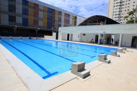 Foto de Salvador, bahia, brasil - 21 de octubre de 2022: Vista de la piscina de una escuela pública de tiempo completo en la ciudad de Salvador. - Imagen libre de derechos