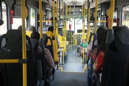 Foto de Salvador, bahia, brazil - october 24, 2022: electric bus in operation in the BRT transport system in the city of Salvador. - Imagen libre de derechos