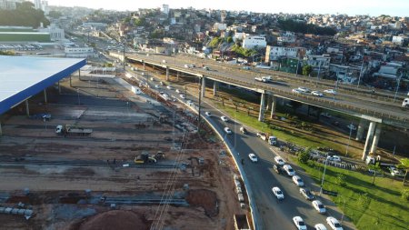 Téléchargez les photos : Salvador, bahia, brazil - october 27, 2022: view of viaducts in the region of Rotula do Abacaxi in the city of Salvador. - en image libre de droit