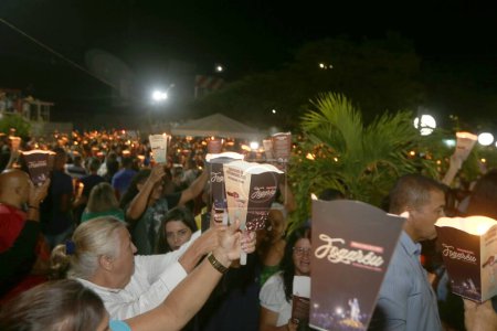 Foto de Serrinha, bahia, Brasil - 6 de abril de 2023: La procesión de Fogareu marca la Semana Santa en la ciudad de Serinha. - Imagen libre de derechos
