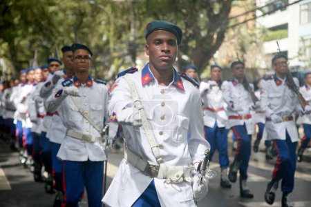 Foto de Salvador, bahia, brazil - september 7, 2022: military personnel of the Brazilian Navy participate in the military parade commemorating the independence of Brazil in the city of Salvador. - Imagen libre de derechos