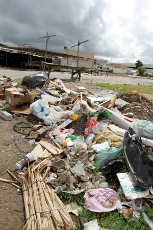 Photo for Feira de santana, bahia, brazil - april 23, 2023: Garbage accumulated on the street in the city of Feira de Santana. - Royalty Free Image