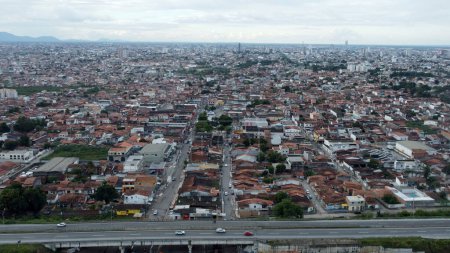 Téléchargez les photos : Feira de santana, bahia, brésil - 23 avril 2023 : Vue aérienne de la ville de Feira de Santana - en image libre de droit