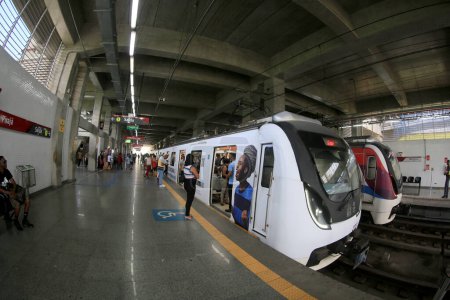 Foto de Salvador, bahia, brasil mayo 29,2023: pasajero usando la estación de metro en la ciudad de salvador. - Imagen libre de derechos