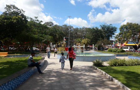 Foto de Cruz das alma, bahia, brazil - july 17, 2023: View of a public square in the city of Cruz das Almas. - Imagen libre de derechos