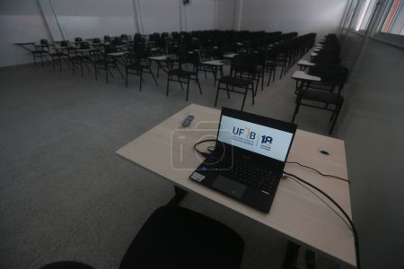 Téléchargez les photos : Cruz das alma, bahia, brazil - july 17, 2023: Classroom of a pavilion of the Federal University of Renoncavo da Bahia - UFRB - in Cruz das Almas city. - en image libre de droit