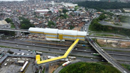 Foto de Salvador, bahia, brasil 9 de mayo de 2023: vista aérea de la estación Campinas desde la sección 3 del metro de Salvador. - Imagen libre de derechos