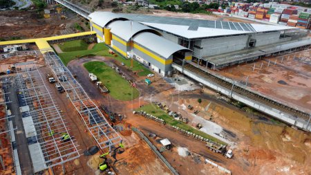 Foto de Salvador, bahia, brasil mayo 9, 2023: construcción de la estación de Aguas Claras y la estación de autobuses en Salvador. - Imagen libre de derechos