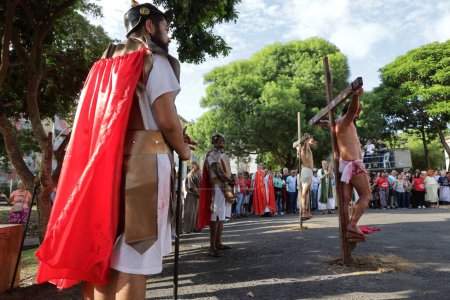 Foto de Salvador, bahia, brasil - 29 de marzo de 2024: actores realizan la pasión de Cristo en la ciudad de salvador. - Imagen libre de derechos