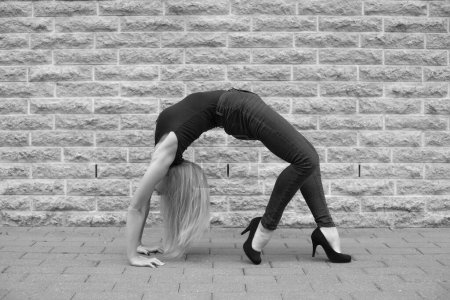 Photo for Young beauty athletic girl with good flexibility - Royalty Free Image