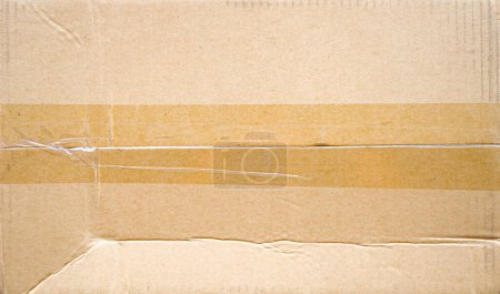Téléchargez les photos : Boîte en carton avec un papier ondulé brun - en image libre de droit