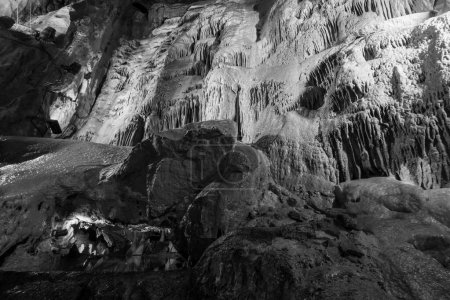 Téléchargez les photos : The St Pauls rock formation in Goughs Cave in Cheddar in Somerset - en image libre de droit
