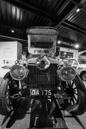 Téléchargez les photos : Sparkford.Somerset.Royaume-Uni.26 mars 2023.Une limousine supérieure amovible Daimler 1905 est exposée au Haynes Motor Museum à Somerset - en image libre de droit