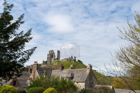 Foto de Corfe.Dorset.Reino Unido.17 de abril de 2023.Vista de las ruinas del castillo de Corfe en Dorset - Imagen libre de derechos