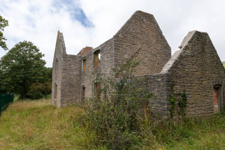 Téléchargez les photos : La maison des jardiniers dans le village de Tyneham dans le Dorset - en image libre de droit