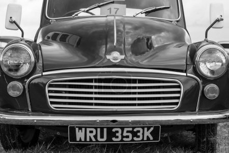 Téléchargez les photos : Low Ham.Somerset.Royaume-Uni.23 juillet 2023.Un van Morris Minor de 1971 est exposé au Somerset steam and country show - en image libre de droit
