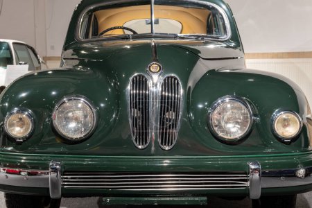 Foto de Sparkford.Somerset.Reino Unido.7 de enero de 2024.Un Bristol 403 de 1953 se exhibe en el Haynes Motor Museum de Somerset - Imagen libre de derechos