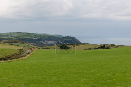 Vue de Countisbury Hill de Lynton et Lynmouth dans le Devon