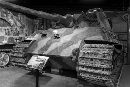 Téléchargez les photos : Bovington.Dorset.Royaume-Uni.8 août 2023.Un char Tiger 2 de la deuxième guerre mondiale est exposé au musée des chars du Dorset - en image libre de droit