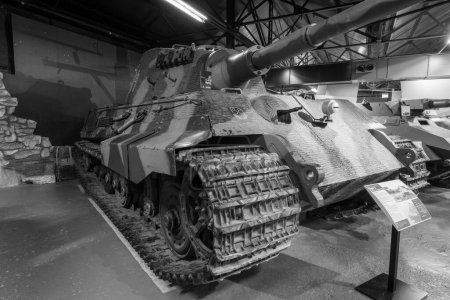 Téléchargez les photos : Bovington.Dorset.Royaume-Uni.8 août 2023.Un char Tiger 2 de la deuxième guerre mondiale est exposé au musée des chars du Dorset - en image libre de droit