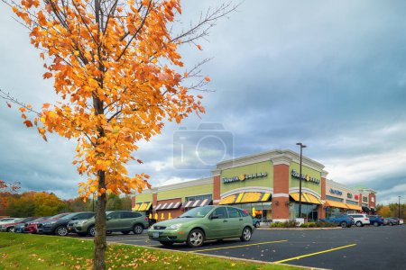 Foto de New Hartford, New York - 19 de octubre de 2022: Vista panorámica del Panera Bread Building Exterior. - Imagen libre de derechos