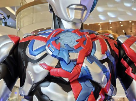 Foto de BANGKOK, TAILANDIA - 18 DE ENERO DE 2024: Primer plano del pecho de Ultraman Blazar. Ultraman Blazar es un drama tokusatsu japonés producido por Tsuburaya Productions.. - Imagen libre de derechos