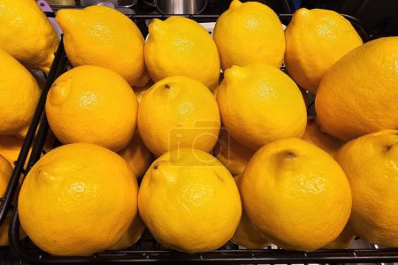 Téléchargez les photos : Citron frais dans le panier. - en image libre de droit