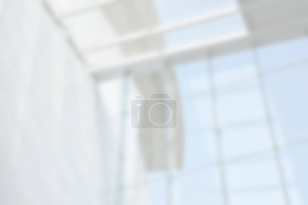 Téléchargez les photos : Mur en verre feuilleté trempé flou blanc de fond de bâtiment moderne. - en image libre de droit