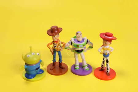 Téléchargez les photos : Magdalinovka, Ukraine - 1er mars 2022. Shérif Woody, Jessie, Alien et Buzz Lightyear personnages dans Toy Story - en image libre de droit