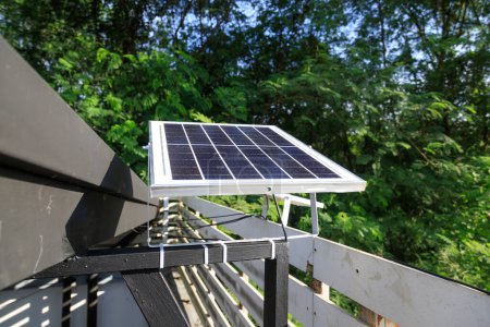 Foto de Panel receptor de células solares para concepto de energía limpia - Imagen libre de derechos