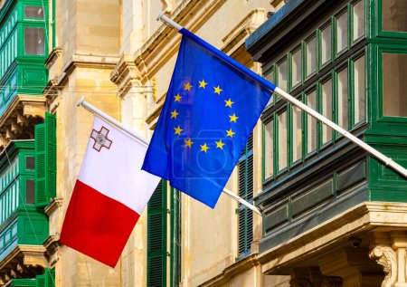 Téléchargez les photos : Malta Valletta European Union - EU Membership - Flags - maltese flag - european flag prime minister - Ministry State Politics Government Democracy Leadership, presidency state of malta island - en image libre de droit