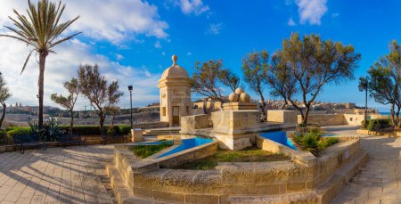 Foto de Malta Senglea Panorama - Gardjola Gardens - nien il-Gardjola, Watch Tower Fort Saint Michael, Forti San Mikiel, art cultur symbol icon sightsightseeng fortress history - Imagen libre de derechos