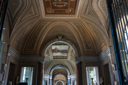 Foto de La entrada a la galería Chiaramonti en los Museos Vaticanos - Imagen libre de derechos