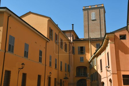 Die Türme von Bologna sind Strukturen mit militärischen und aristokratischen Funktionen mittelalterlichen Ursprungs; der Asinelli-Turm, der Garisenda-Turm und der Azzoguidi-Turm sind berühmt.